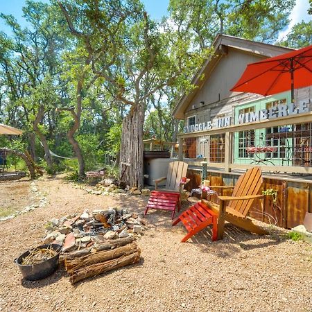 Snuggle Inn Wimberley Cabin With Fire Pit And Deck エクステリア 写真