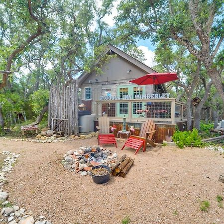 Snuggle Inn Wimberley Cabin With Fire Pit And Deck エクステリア 写真
