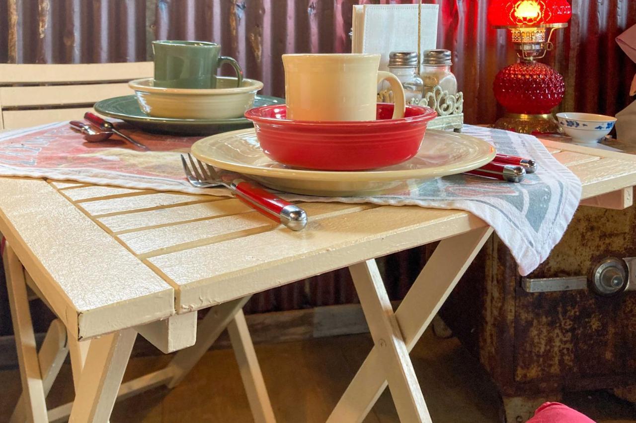 Snuggle Inn Wimberley Cabin With Fire Pit And Deck エクステリア 写真