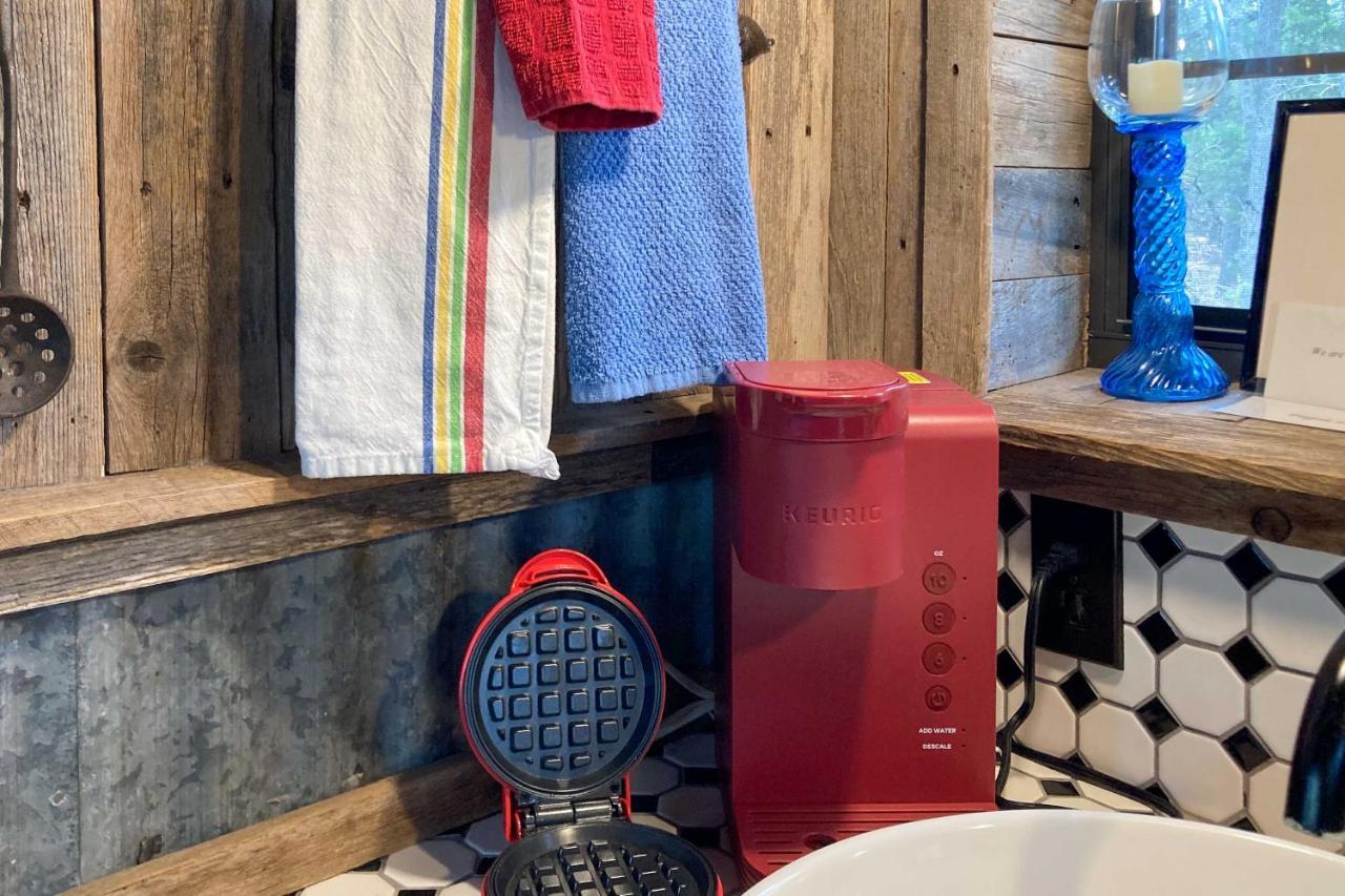 Snuggle Inn Wimberley Cabin With Fire Pit And Deck エクステリア 写真