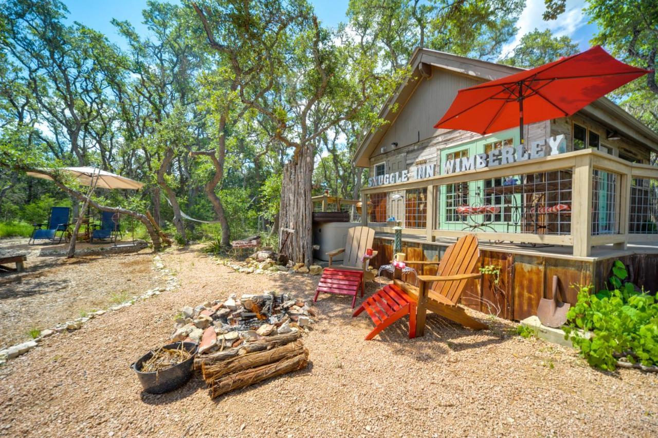 Snuggle Inn Wimberley Cabin With Fire Pit And Deck エクステリア 写真