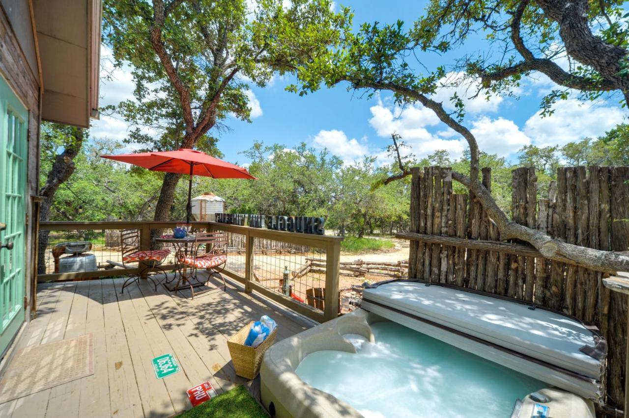Snuggle Inn Wimberley Cabin With Fire Pit And Deck エクステリア 写真