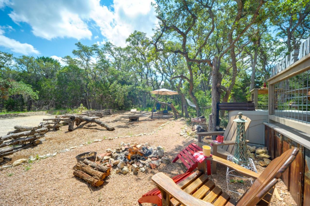 Snuggle Inn Wimberley Cabin With Fire Pit And Deck エクステリア 写真
