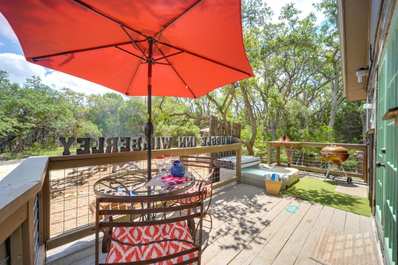 Snuggle Inn Wimberley Cabin With Fire Pit And Deck エクステリア 写真