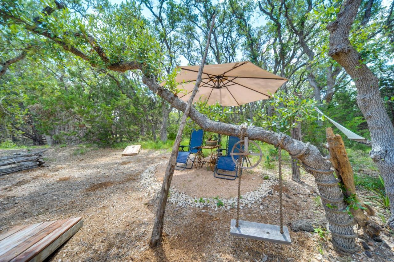 Snuggle Inn Wimberley Cabin With Fire Pit And Deck エクステリア 写真