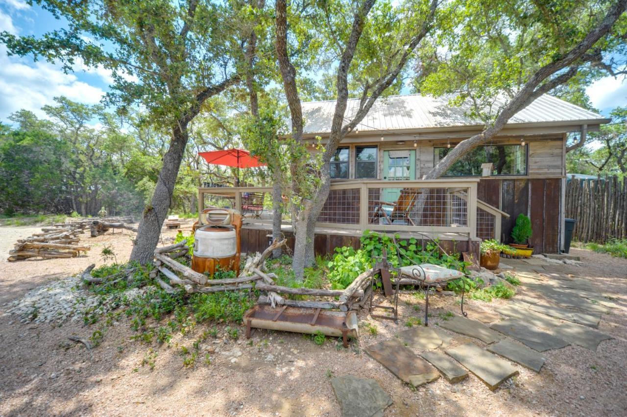 Snuggle Inn Wimberley Cabin With Fire Pit And Deck エクステリア 写真