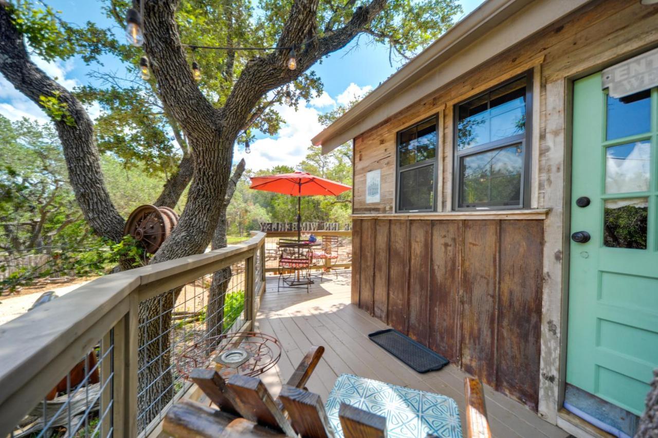 Snuggle Inn Wimberley Cabin With Fire Pit And Deck エクステリア 写真