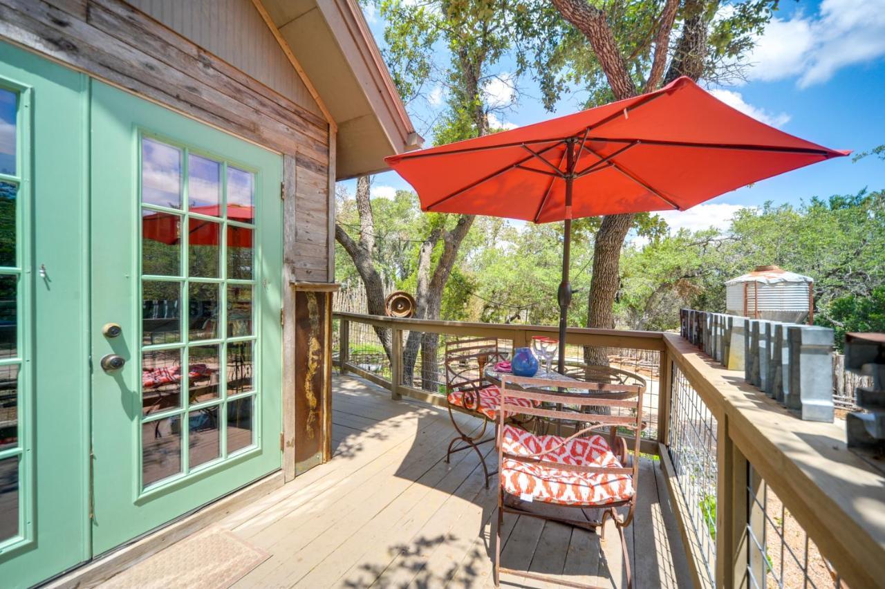 Snuggle Inn Wimberley Cabin With Fire Pit And Deck エクステリア 写真