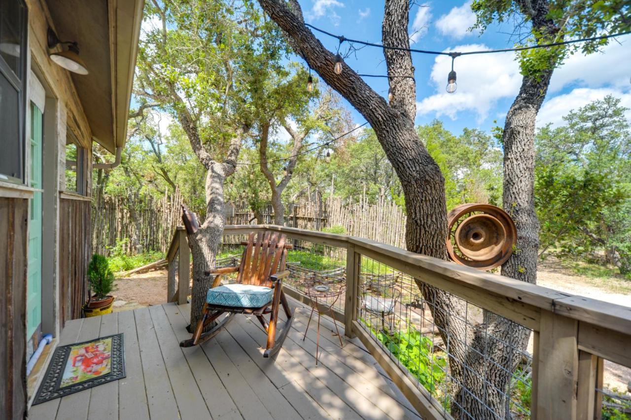 Snuggle Inn Wimberley Cabin With Fire Pit And Deck エクステリア 写真