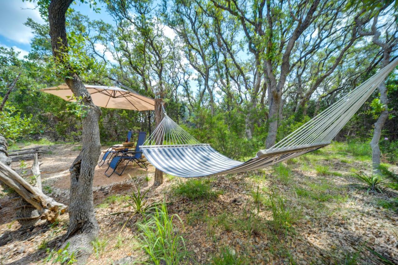 Snuggle Inn Wimberley Cabin With Fire Pit And Deck エクステリア 写真