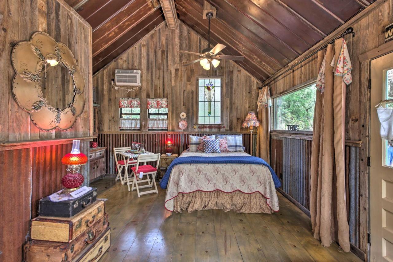 Snuggle Inn Wimberley Cabin With Fire Pit And Deck エクステリア 写真