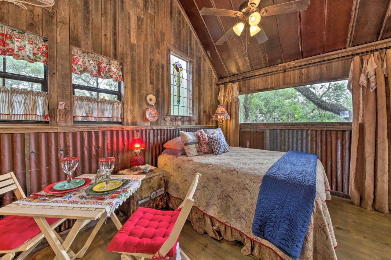 Snuggle Inn Wimberley Cabin With Fire Pit And Deck エクステリア 写真