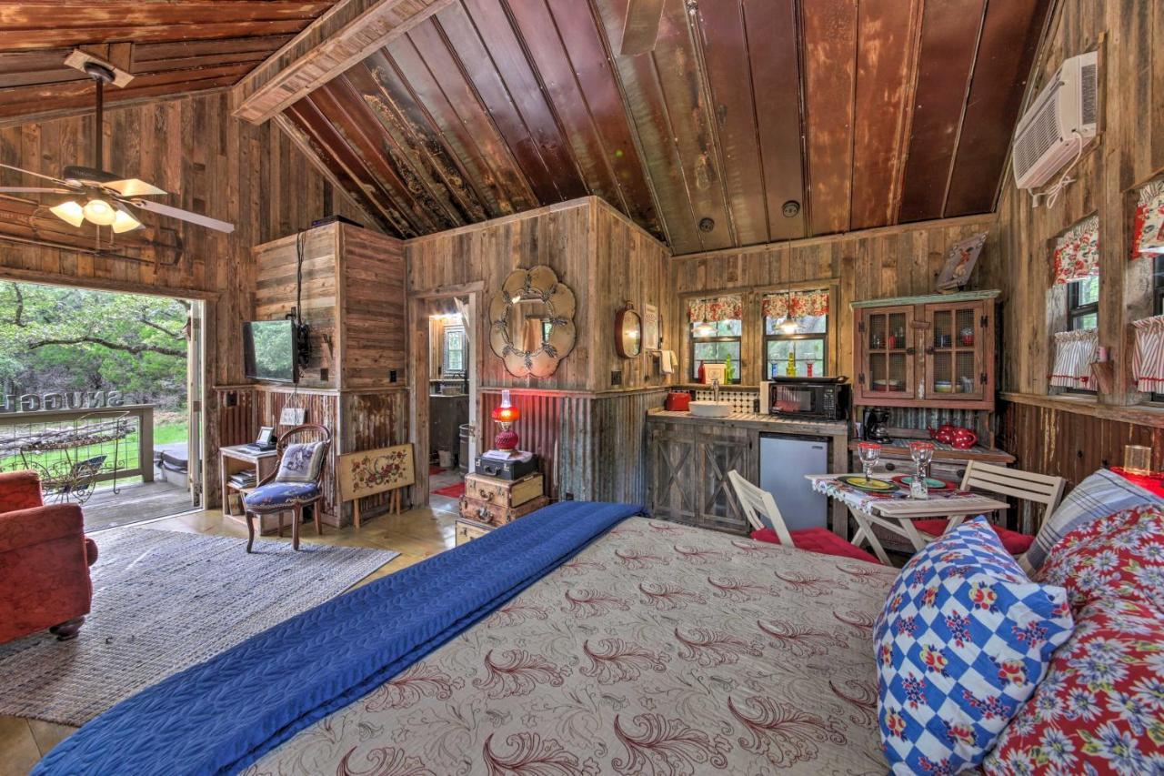 Snuggle Inn Wimberley Cabin With Fire Pit And Deck エクステリア 写真