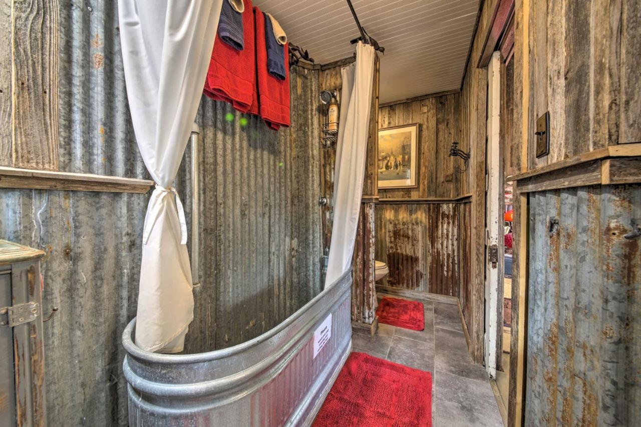 Snuggle Inn Wimberley Cabin With Fire Pit And Deck エクステリア 写真